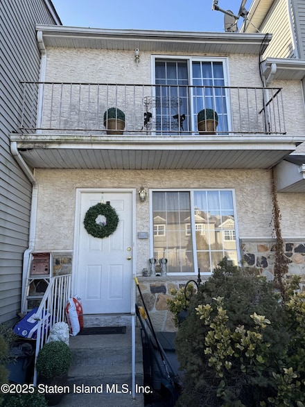 48 Studio Ln, Staten Island, NY 10304