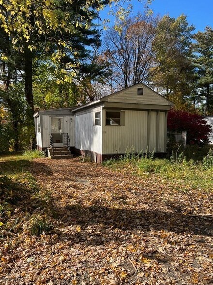 3 Pine Hill Dr, Palmer, MA 01069