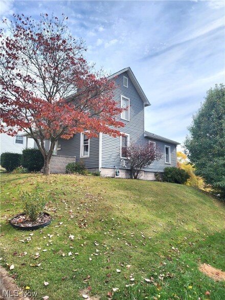 1609 Orchard St, Coshocton, OH 43812