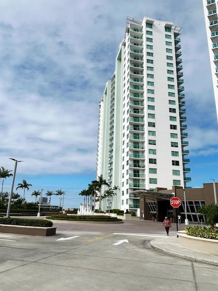 2641 N Flamingo Rd Unit 2204N, Sunrise, FL 33323