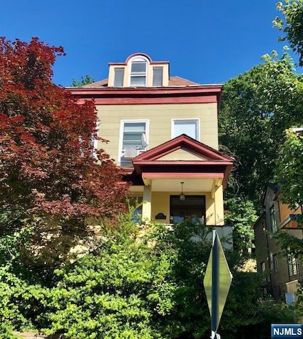 798 Undercliff Ave, Edgewater, NJ 07020