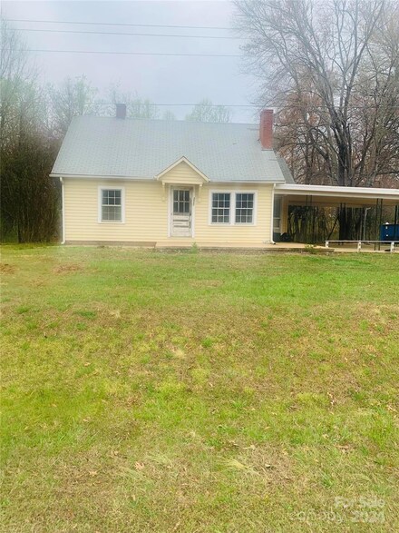 2947 21st Street Ln NE, Hickory, NC 28601