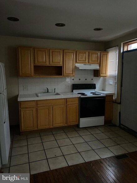 1430 S 31st St, Philadelphia, PA 19146