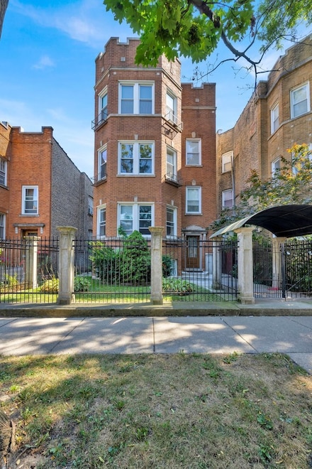 6311 N Oakley Ave Unit 2, Chicago, IL 60659