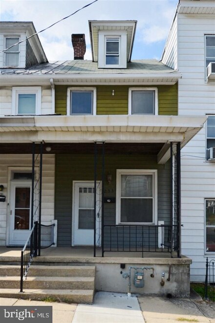233 Locust St, Steelton, PA 17113
