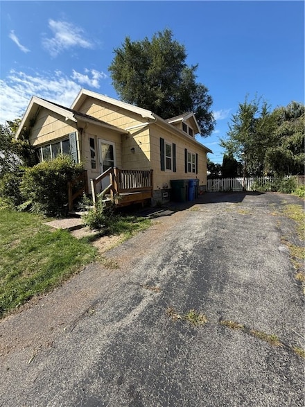 54 Crest St, Rochester, NY 14612