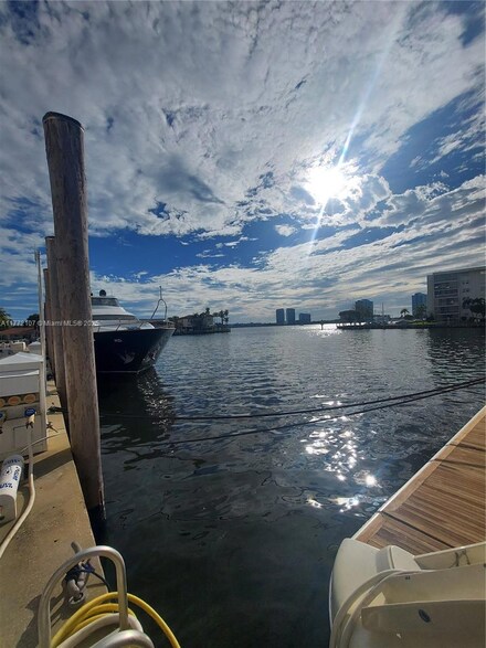 1000 W Island Blvd Unit 2002, Aventura, FL 33160