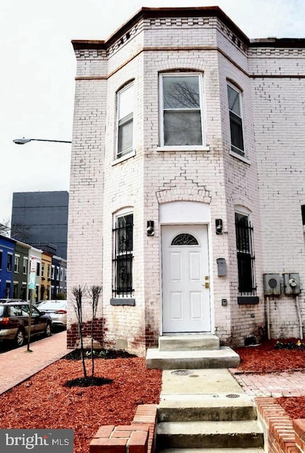 916 3rd St NE, Washington, DC 20002