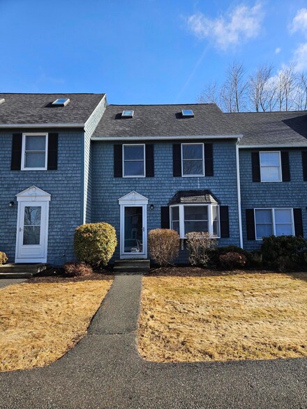 86 Baldwin Dr, Bangor, ME 04401