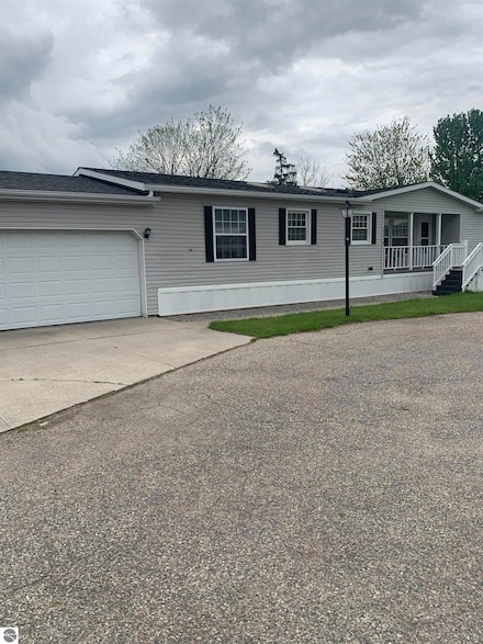 7370 Queens Ct, Alma, MI 48801