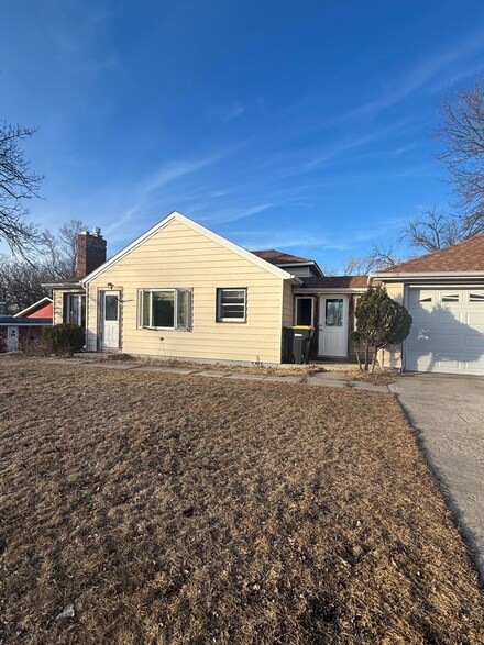 419 E Maple St, Sacred Heart, MN 56285