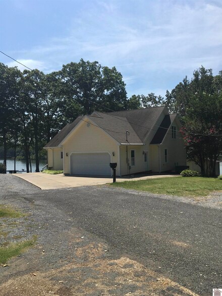 140 Shore Ln, Benton, KY 42025