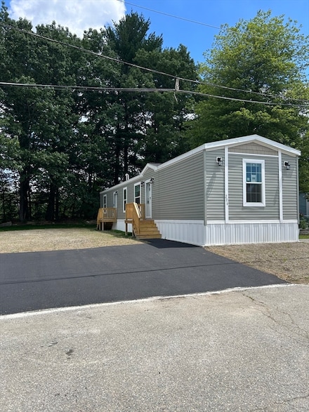 206 Shoreline Dr, Tewksbury, MA 01821