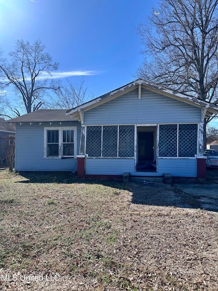 1208 Dewey St, Greenwood, MS 38930