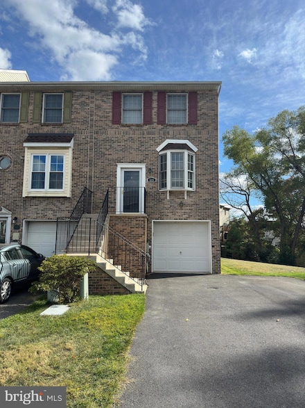 519 Blacksmith Ln, Newark, DE 19702