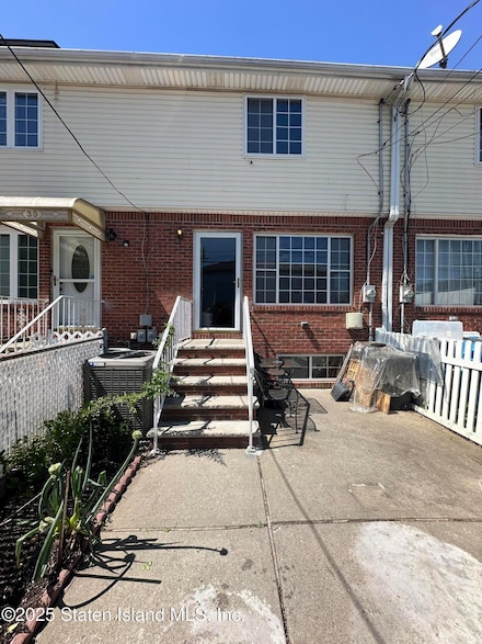 37 Susan Ct, Staten Island, NY 10304