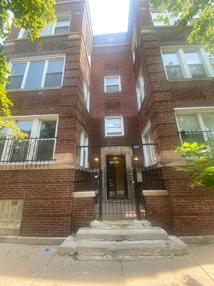 7043 S Clyde Ave, Chicago, IL 60649