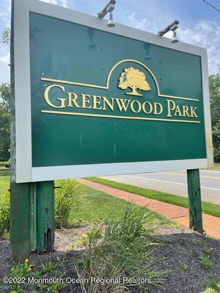 2 Greenwood Loop Rd Unit 1E, Brick, NJ 08724