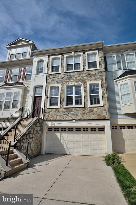 2121 Capstone Cir, Herndon, VA 20170
