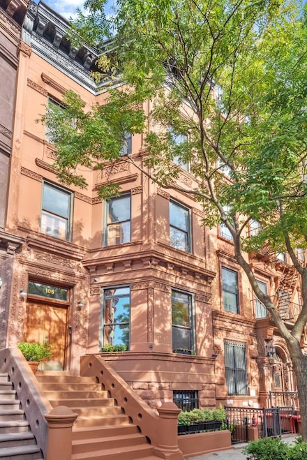 105 W 118th St, New York, NY 10026
