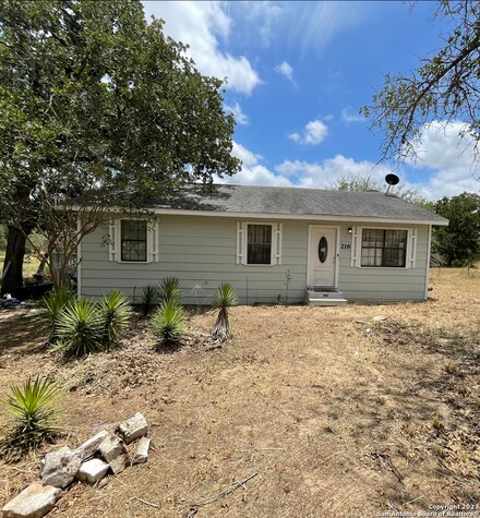 216 Creeks End Dr, Floresville, TX 78114