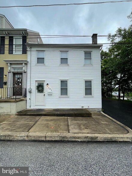 100 Cedar St, Columbia, PA 17512
