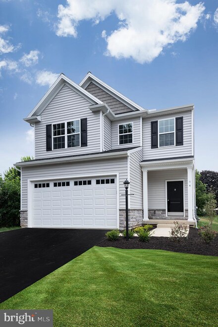 64 Lucy Ave, Hummelstown, PA 17036