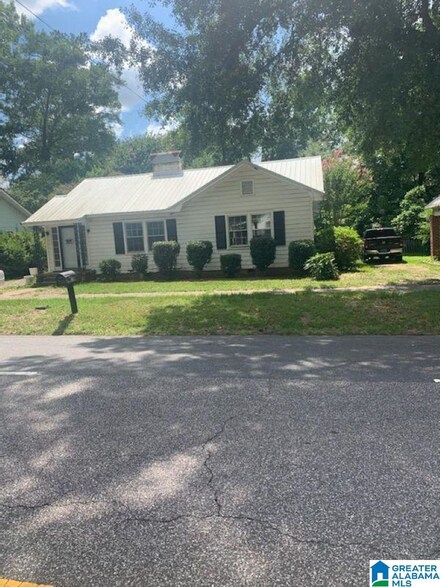 507 S Broadway Ave, Sylacauga, AL 35150