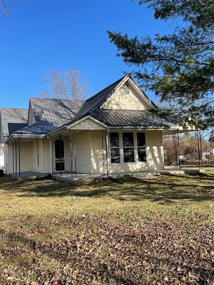 4794 W 2nd St, Freetown, IN 47235