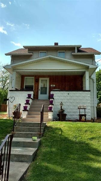 707 S 6th St, Youngwood, PA 15697