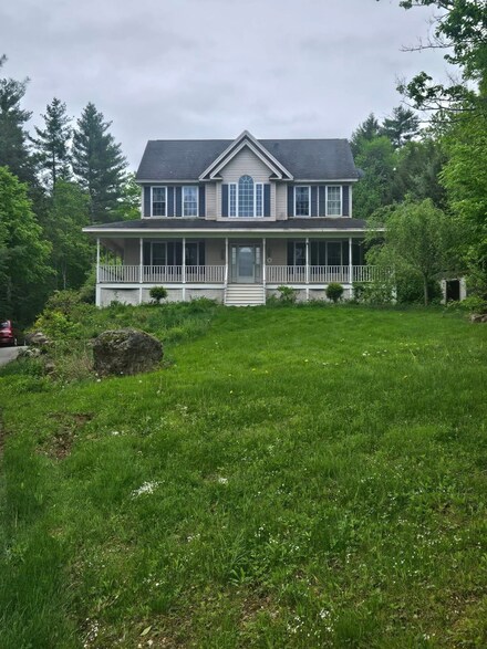 18 Prospect Rd, Deerfield, NH 03037