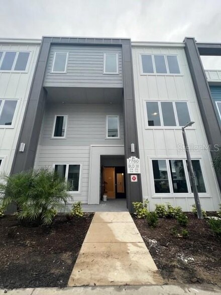 7760 Sandy Ridge Dr Unit 212, Reunion, FL 34747