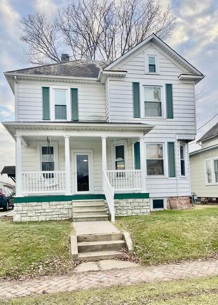 59 W Front St, Logan, OH 43138
