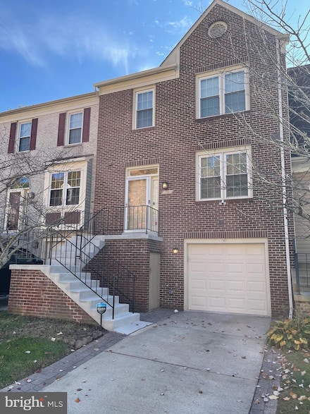 8109 Squirrel Run Rd, Springfield, VA 22152