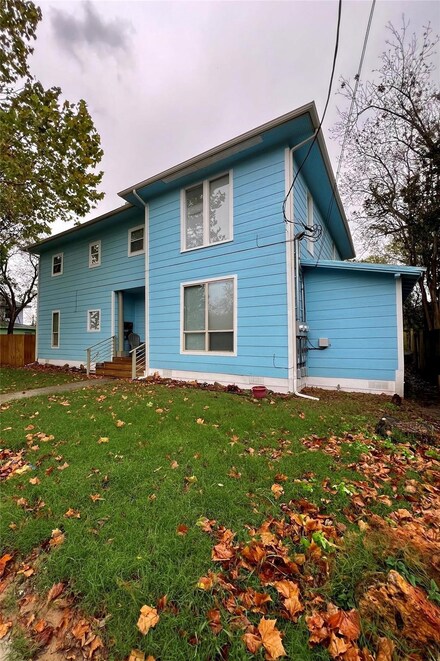 209 W 6th St Unit 2, Bonham, TX 75418