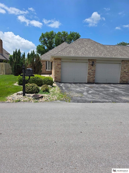 6216 Oak Hills Plaza, Omaha, NE 68137