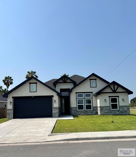 900 Milania Dr, La Feria, TX 78559