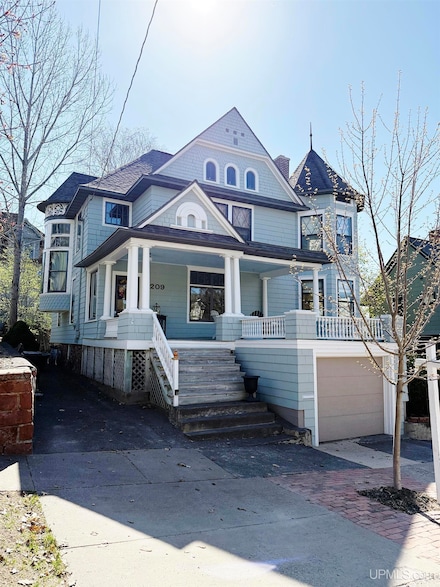 209 Center St, Hancock, MI 49930