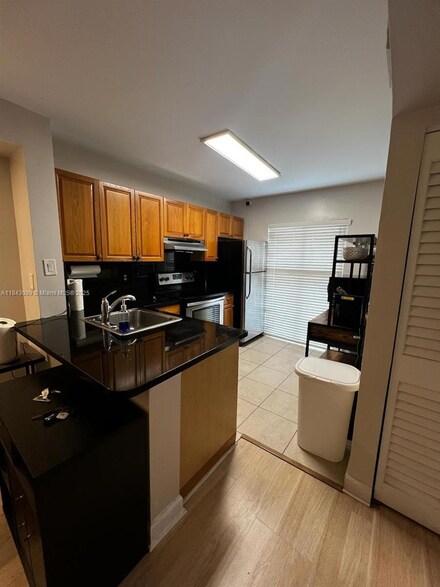 2575 SW 27th Ave Unit 407, Miami, FL 33133