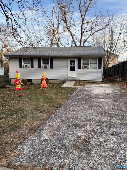 1207 4th St, Waynesboro, VA 22980