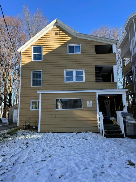 69 Whitney St, Auburn, ME 04210