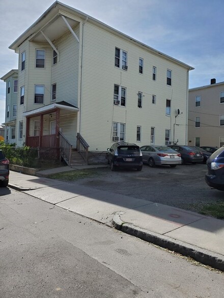 49 Ellsworth St, Worcester, MA 01610