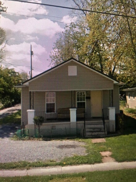 207 Hillcrest Dr, Johnson City, TN 37604