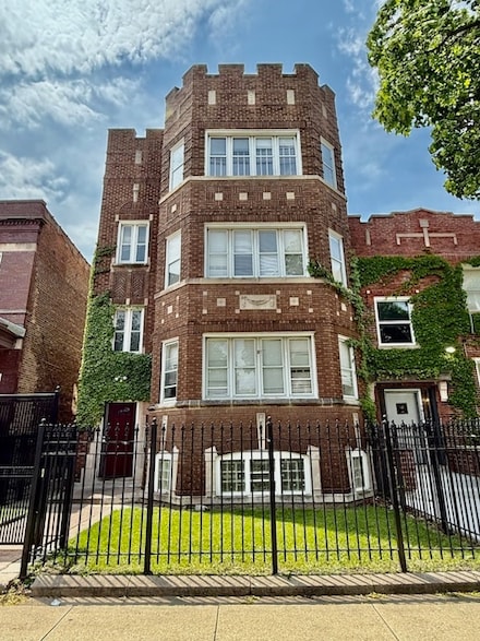 7804 S Burnham Ave, Chicago, IL 60649