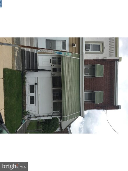 1305 E 12th St, Crum Lynne, PA 19022