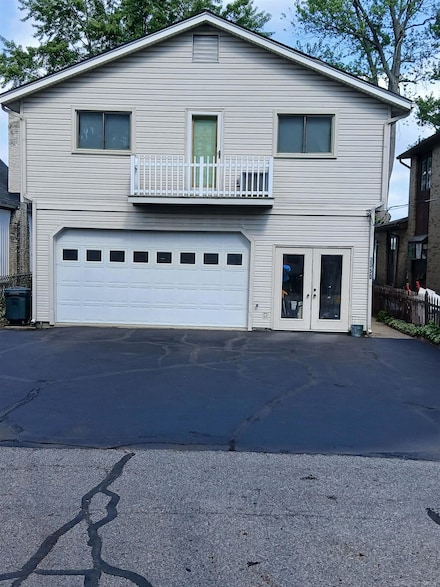 2050 Willow Beach St, Keego Harbor, MI 48320
