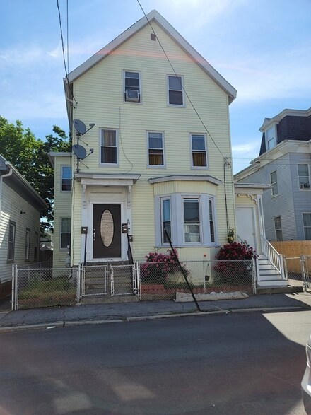 55 Franklin St, Haverhill, MA 01830