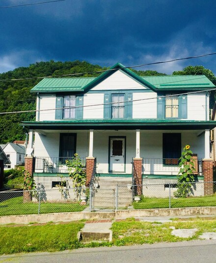 99 Lavania St, Kimball, WV 24853