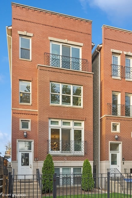 938 W George St Unit 3, Chicago, IL 60657