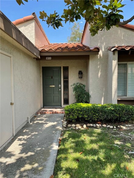 5651 E Plaza de Santos, Anaheim, CA 92807
